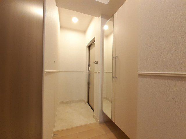 パルテール八尾の玄関