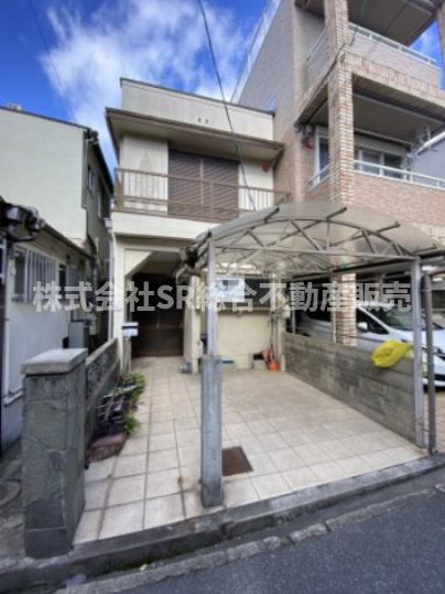 大蓮東4丁目中古テラスハウスの外観|リフォームや住宅ローン・東大阪市の不動産の事なら弊社にお任せ下さいませ！
各地域の特徴・グルメ・裏道やその他、細かい情報等も熟知した
東大阪市出身のスタッフが新生活を送るお客様をサポート致します！