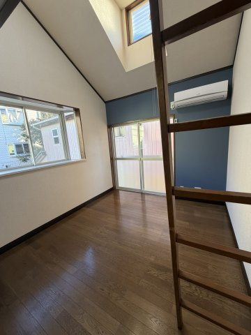 【 貸主 】パレス西戸部の洋室