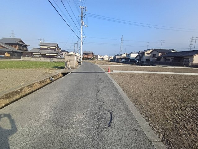 西条市樋之口　B号地の前面道路含む現地写真
