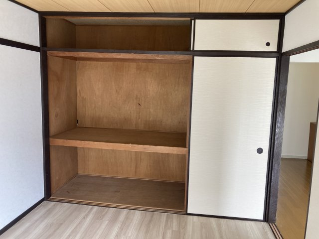 メゾン北鈴の収納|天井高の押し入れ、壁一面で広々