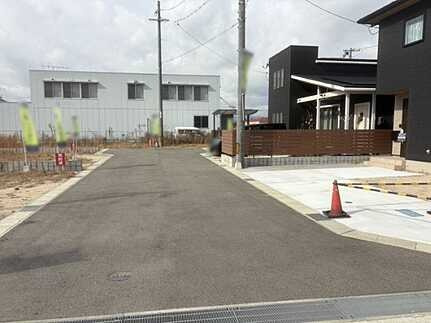 東広島市西条町田口字三升原の前面道路含む現地写真