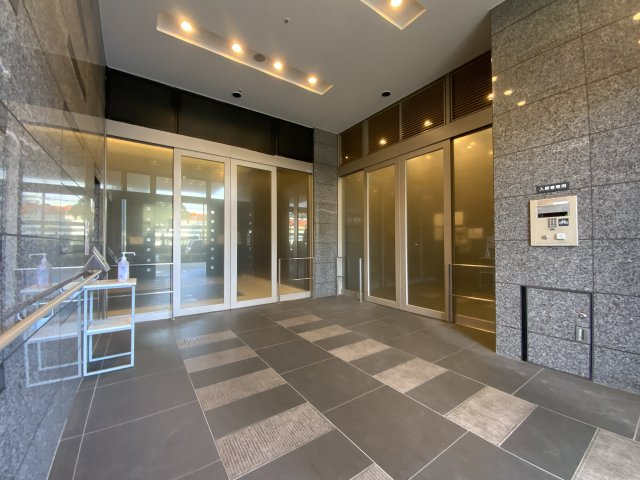 ローレルタワー尼崎のエントランス