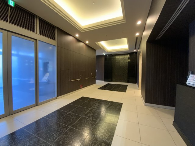 ローレルタワー尼崎のロビー