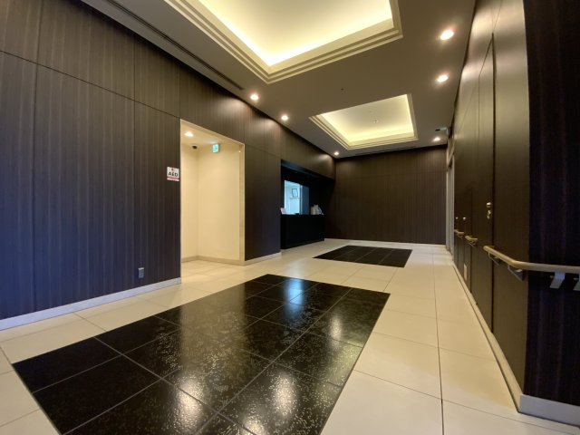 ローレルタワー尼崎のロビー