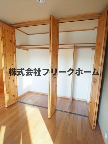 三鷹市新川３丁目の賃貸マンションの収納