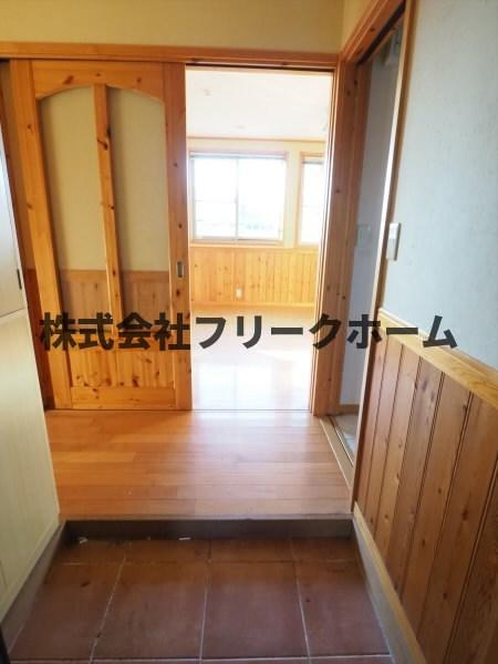 三鷹市新川３丁目の賃貸マンションの玄関