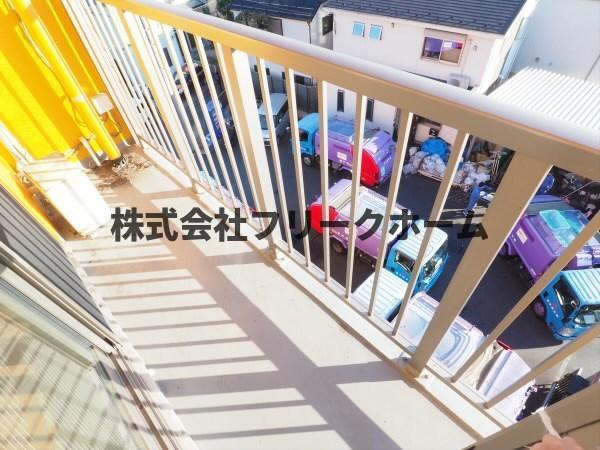 三鷹市新川３丁目の賃貸マンションのバルコニー