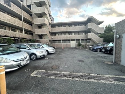 ライオンズシティ桜台の駐車場