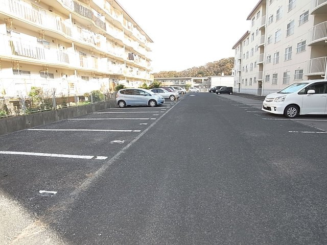 すずらん台コートの駐車場|敷地内駐車場、2台目以降も可能