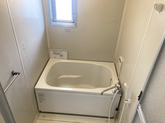 すずらん台コートの浴室|うれしい窓付き追い焚き機能バスルーム