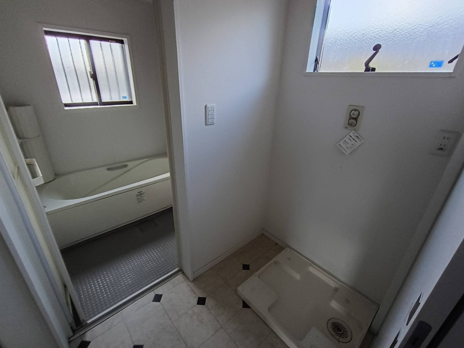 西条市古川甲303-10　中古戸建の脱衣所