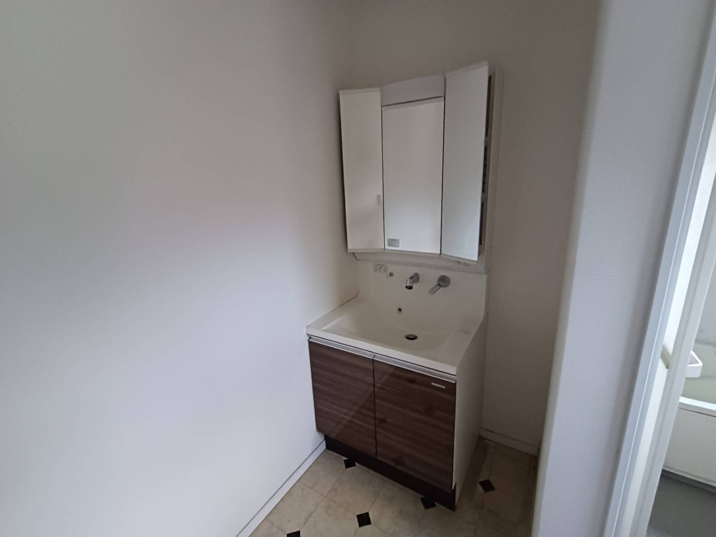 西条市古川甲303-10　中古戸建の洗面所