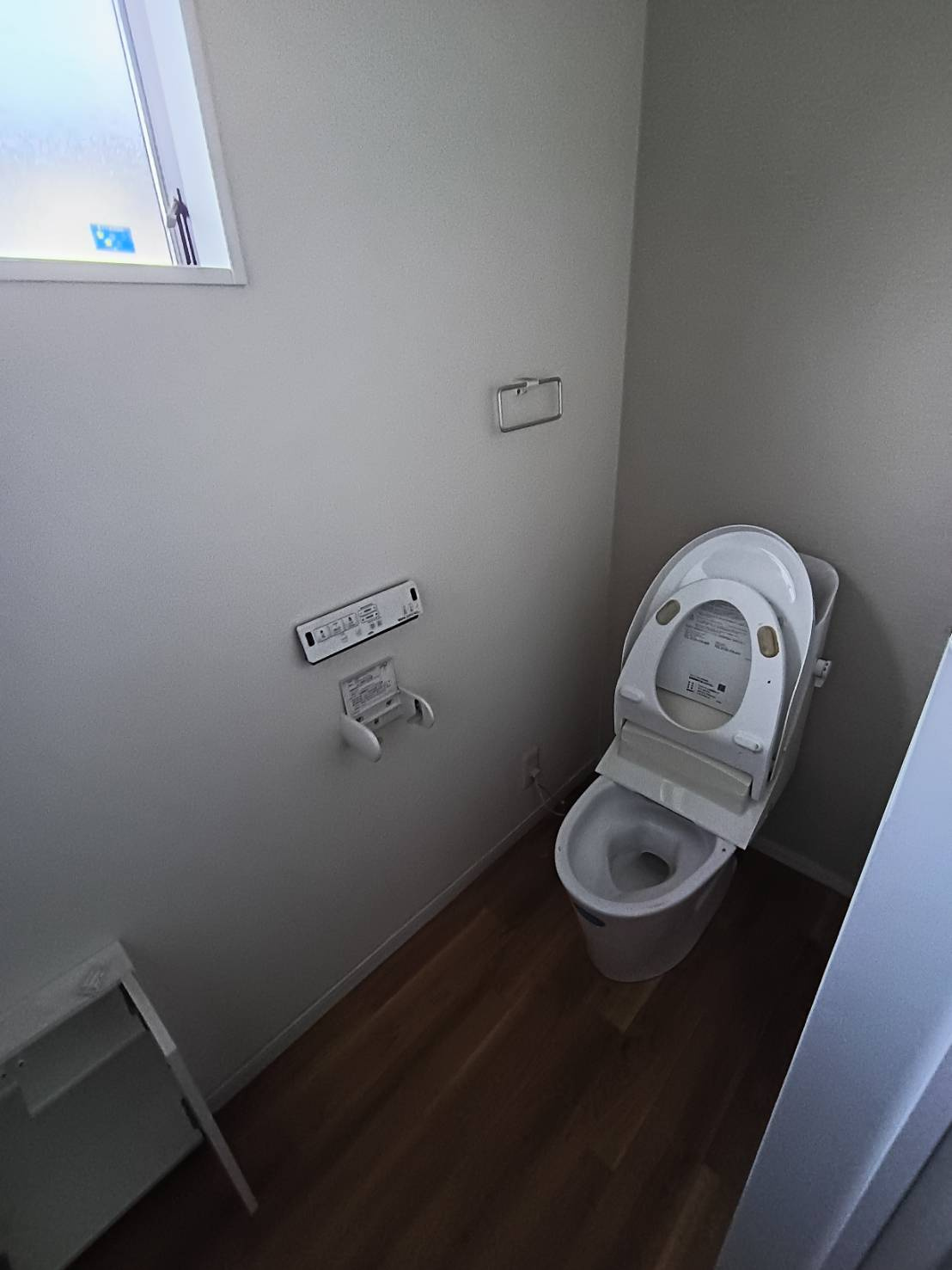 西条市古川甲303-10　中古戸建のトイレ