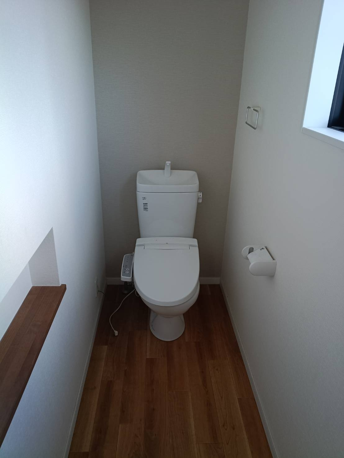 西条市古川甲303-10　中古戸建のトイレ