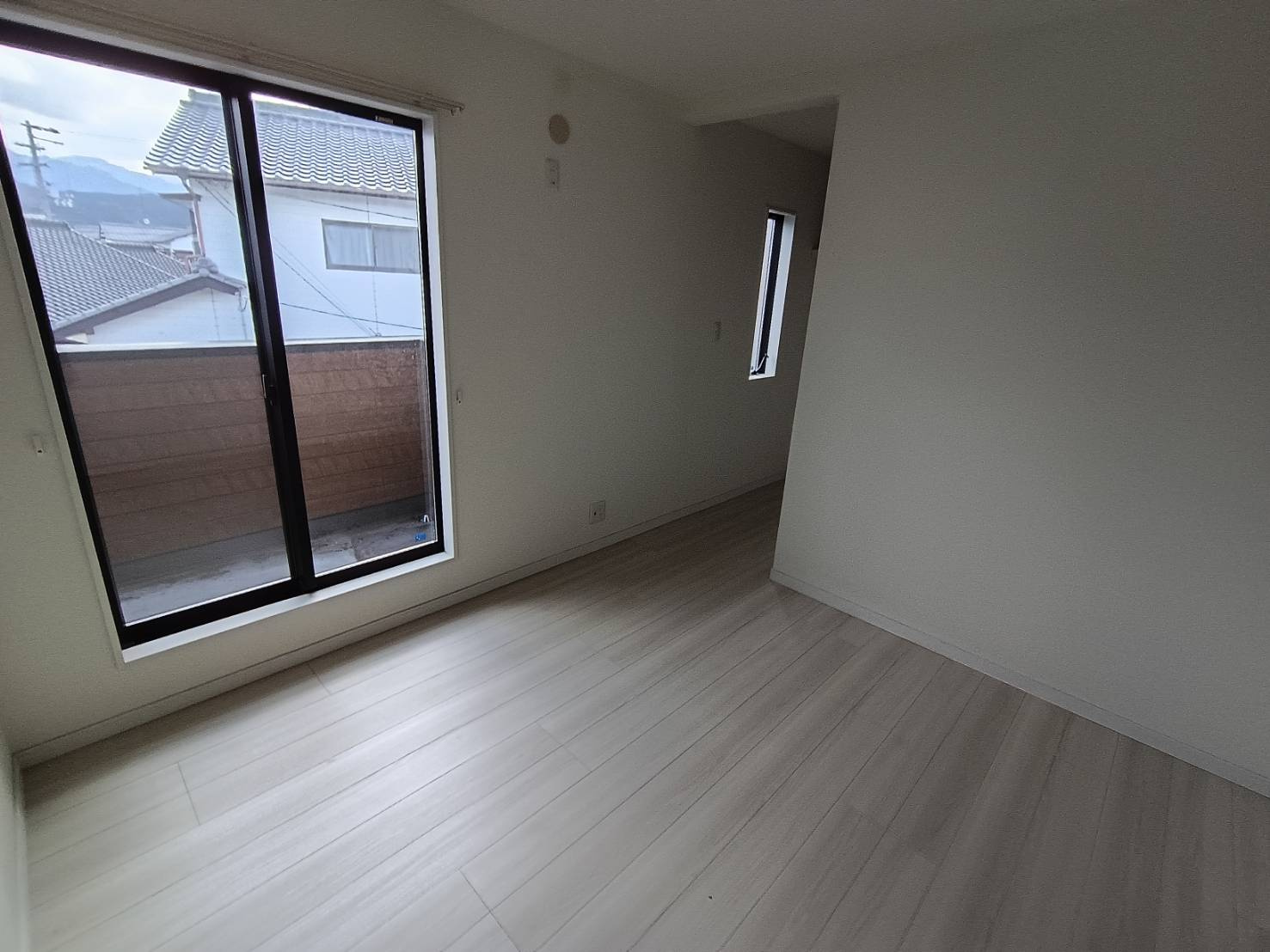 西条市古川甲303-10　中古戸建の洋室