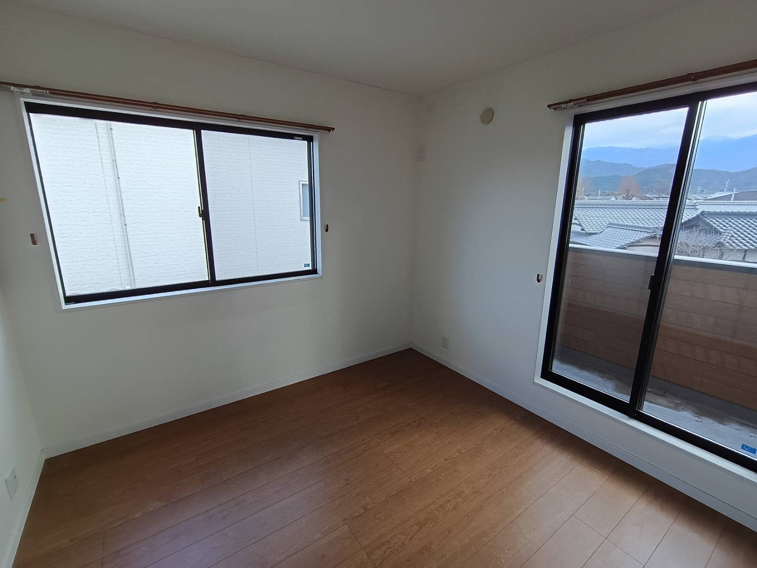 西条市古川甲303-10　中古戸建の洋室