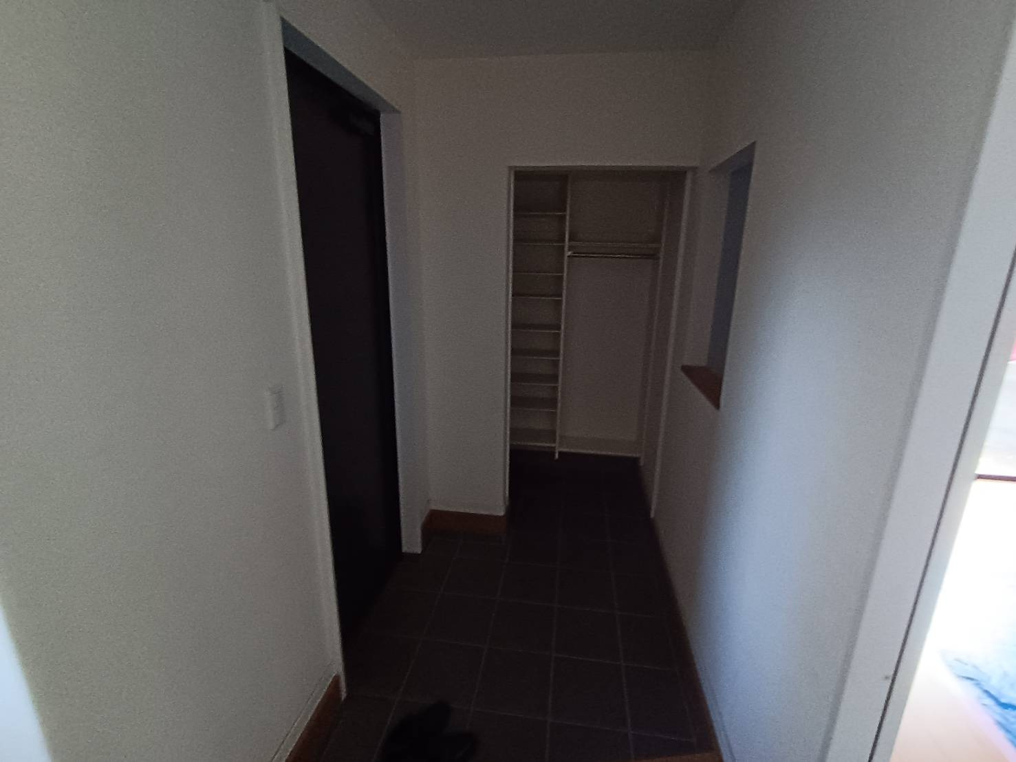 西条市古川甲303-10　中古戸建の玄関