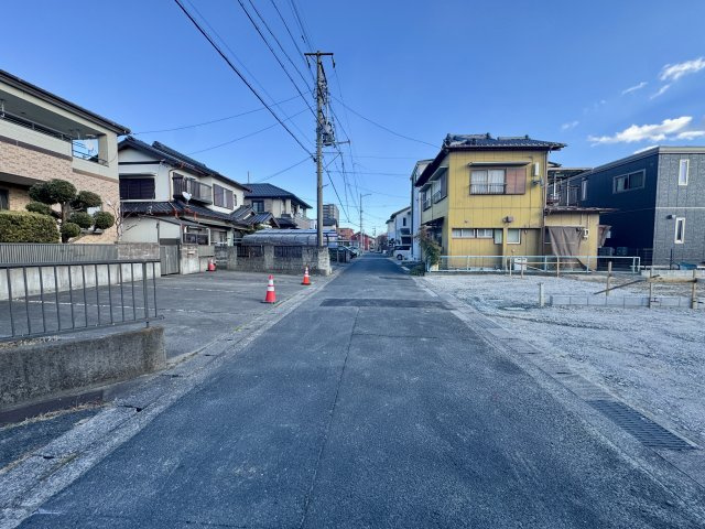 中央区十軒町　1号棟の前面道路含む現地写真|前面道路東側を向いて撮影しました。