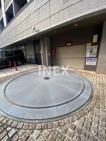 横浜市中区羽衣町２丁目の賃貸マンションの駐車場