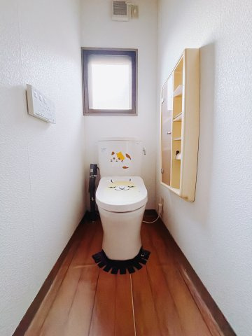 【中古戸建】富岡市黒川1期のトイレ|■トイレ｜白を基調としたトイレになっています♪窓付きなので常に換気もでき綺麗を保てます♪
