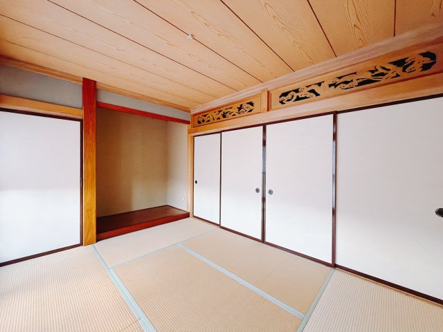 【中古戸建】富岡市黒川1期の和室|■和室｜和室でしか味わえない畳ならではの香りや素材で和のやすらぎを感じてください♪休日はお子様とお昼寝するのにも最適です！