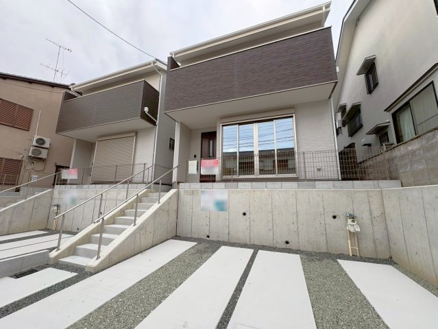 ◆リビング広々１８帖の４ＬＤＫ◆南向きにつき陽当たり良好◆並列駐車２台可能◆伏見区醍醐古道町１期