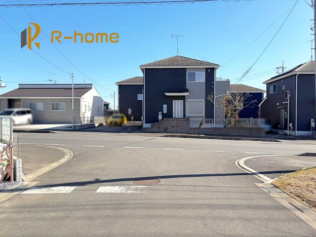 阿見町アウトレット北第3　新築戸建て　1号棟の前面道路含む現地写真|周辺環境も併せて案内致します♪
閑静な住宅地で笑顔あふれる新生活！
ぜひ現地へお越しください♪