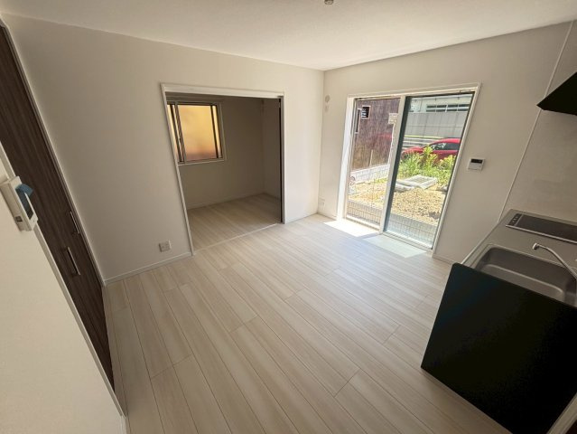 ソレイユビセレクト法蓮町Ⅰの居間・リビング