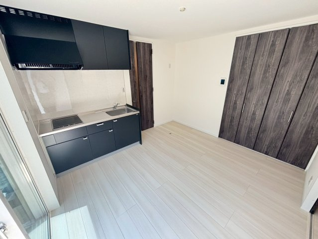 ソレイユビセレクト法蓮町Ⅰの居間・リビング