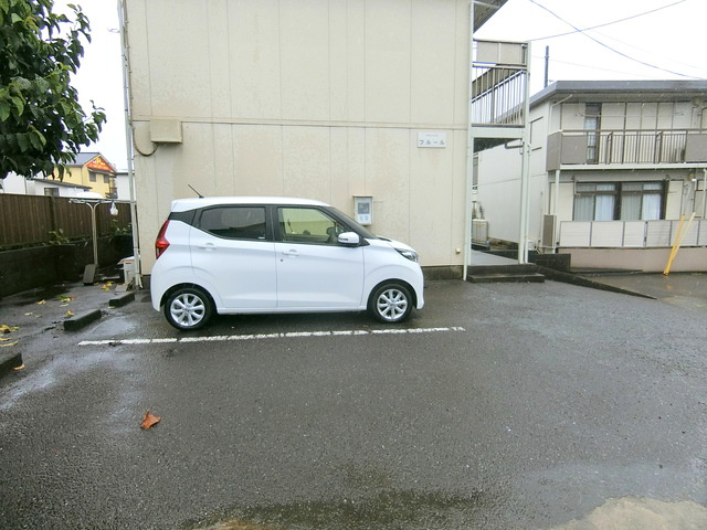 フルールの駐車場|★敷地内駐車場有★
