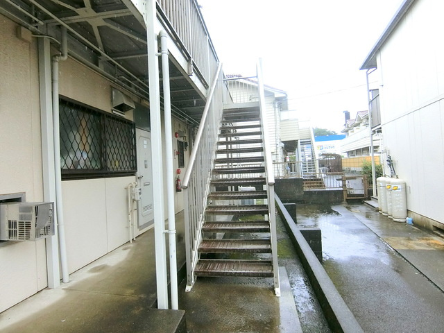 フルールのエントランス|★入居後安心の24時間管理サポート★