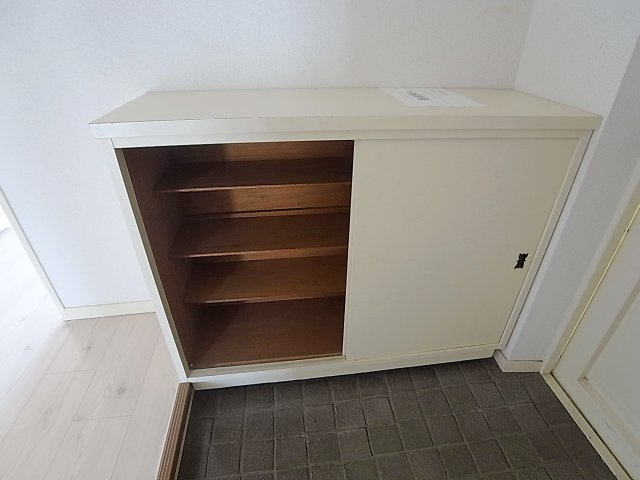 すずらん台コートの玄関|玄関にはシューズＢＯＸ完備