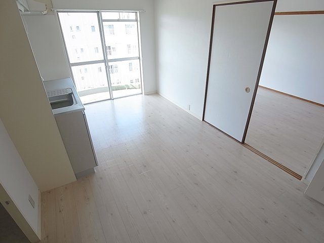 すずらん台コートのその他|明るい室内は昼間は電気いらずですね