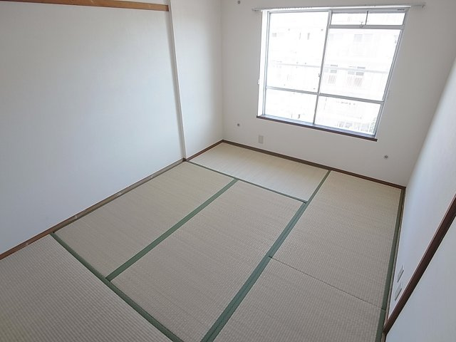 すずらん台コートの和室|洋室も綺麗なフローリング