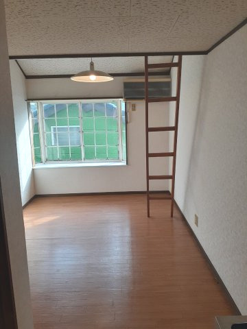 ベルハイツ長瀬A棟の洋室|ゆったりした洋室です