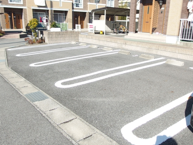 ボーシャルダンＢの駐車場