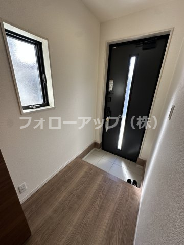 貝塚市三ツ松5期3号棟の玄関|シンプルで使いやすい玄関です