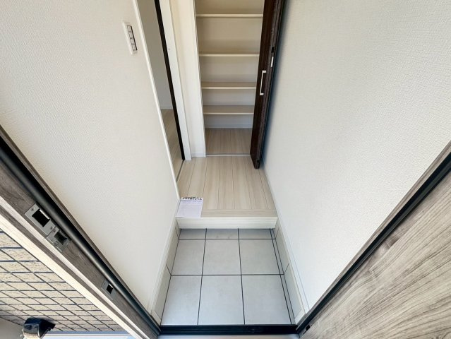 ソレイユビセレクト法蓮町Ｉの玄関
