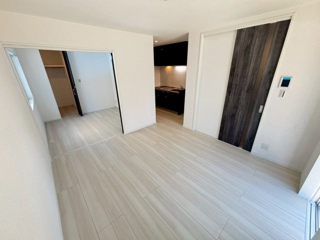 ソレイユビセレクト法蓮町Ｉの居間・リビング