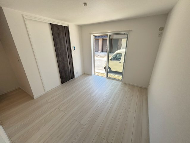 ソレイユビセレクト法蓮町Ｉの居間・リビング