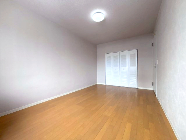 アルファコート伏見の洋室