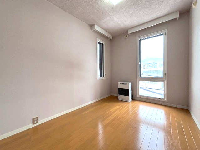 アルファコート伏見の洋室