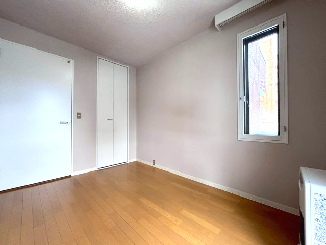 アルファコート伏見の洋室