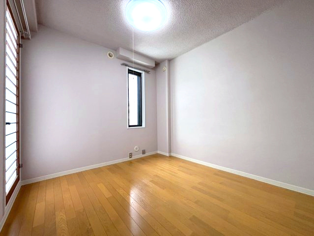 アルファコート伏見の洋室