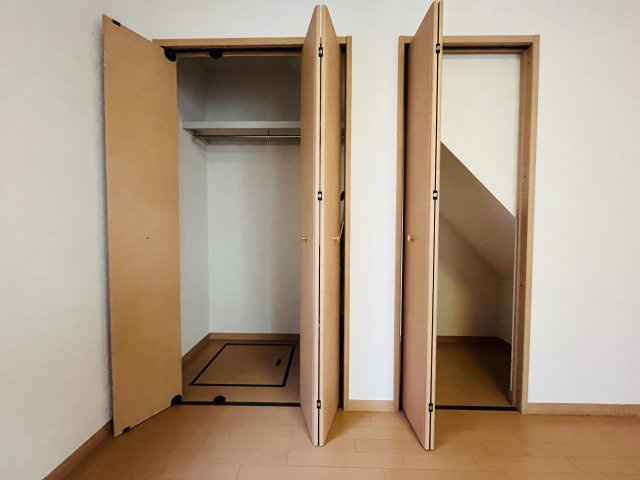 【収納】 | 練馬区中村南３丁目　中古戸建て | 収納力があり、衣類や小物をすっきり整理できるクローゼット