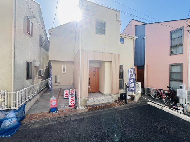 【外観】 | 練馬区中村南３丁目　中古戸建て | シンプルながらも上質さが際立ち、街並みに映える外観デザイン