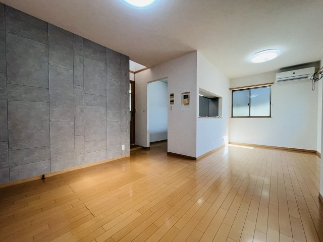 【居間・リビング】 | 練馬区中村南３丁目　中古戸建て | 家族が自然と集まり、会話と笑顔が広がる心地よいLDK