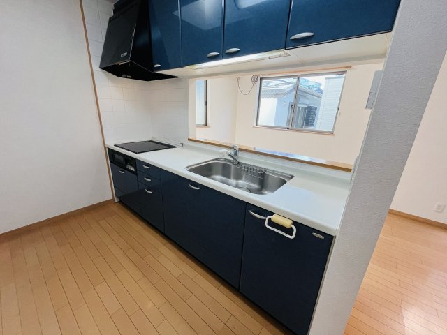 【キッチン】 | 練馬区中村南３丁目　中古戸建て | 収納力と機能性を兼ね備え、家事がはかどるキッチン
