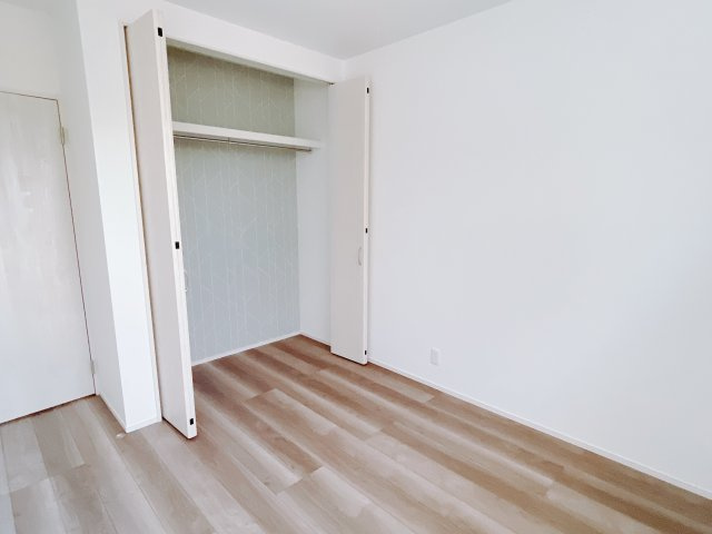 【新築戸建】伊勢崎市境下武士の洋室|お子様にとって初めての「自分だけのお部屋」。どんなお部屋にするのか楽しみになりますね♪こちらのお部屋は洋室になっているので、もし汚してしまっても簡単にお掃除できるので助かります。